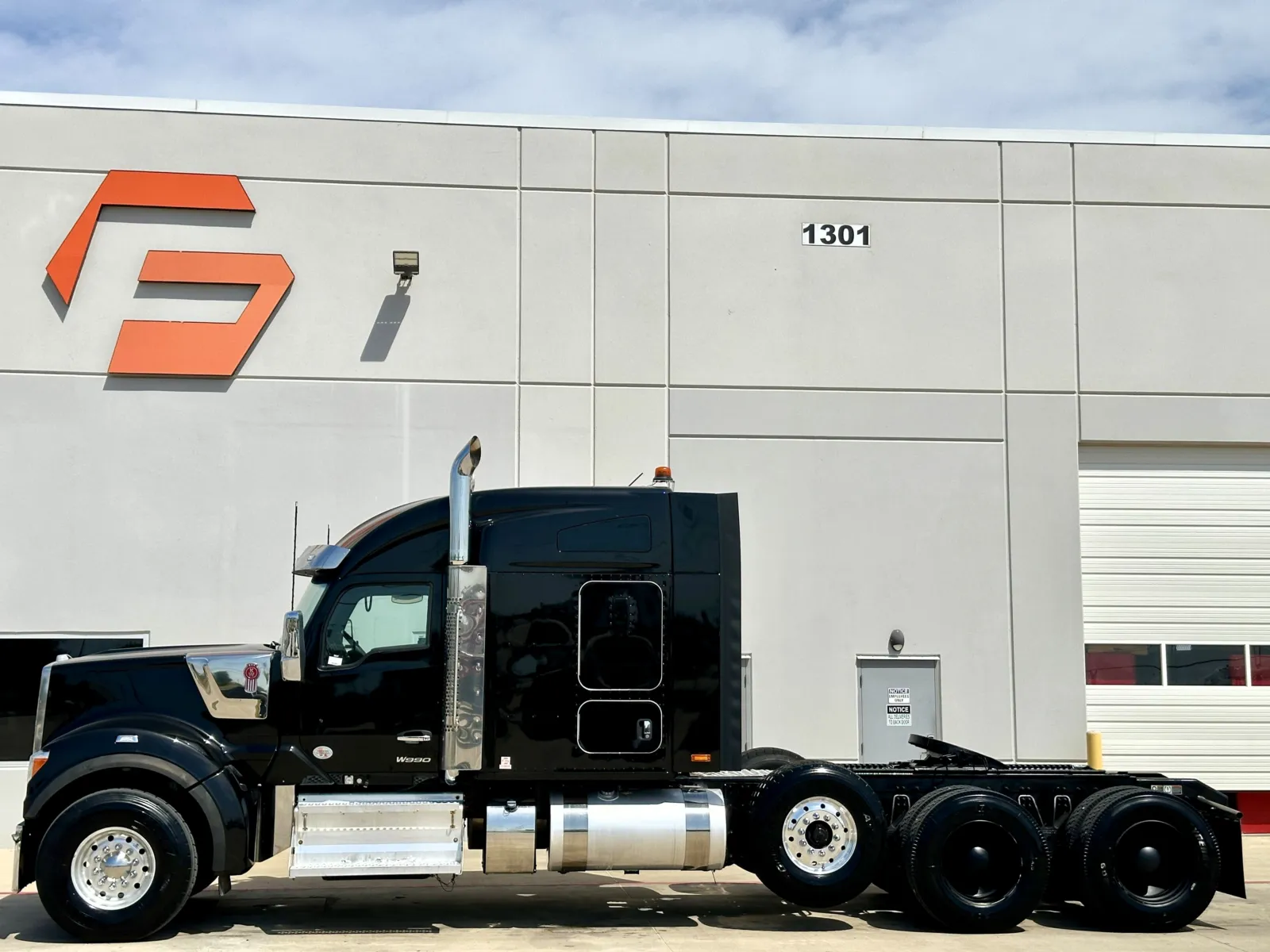 2025 Kenworth W990 in Hutchins, TX — photo 4