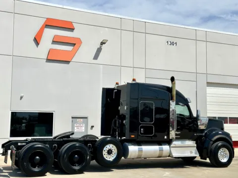 More photos of 2025 KENWORTH W990 at Forge Truck Centers - Texas, TX