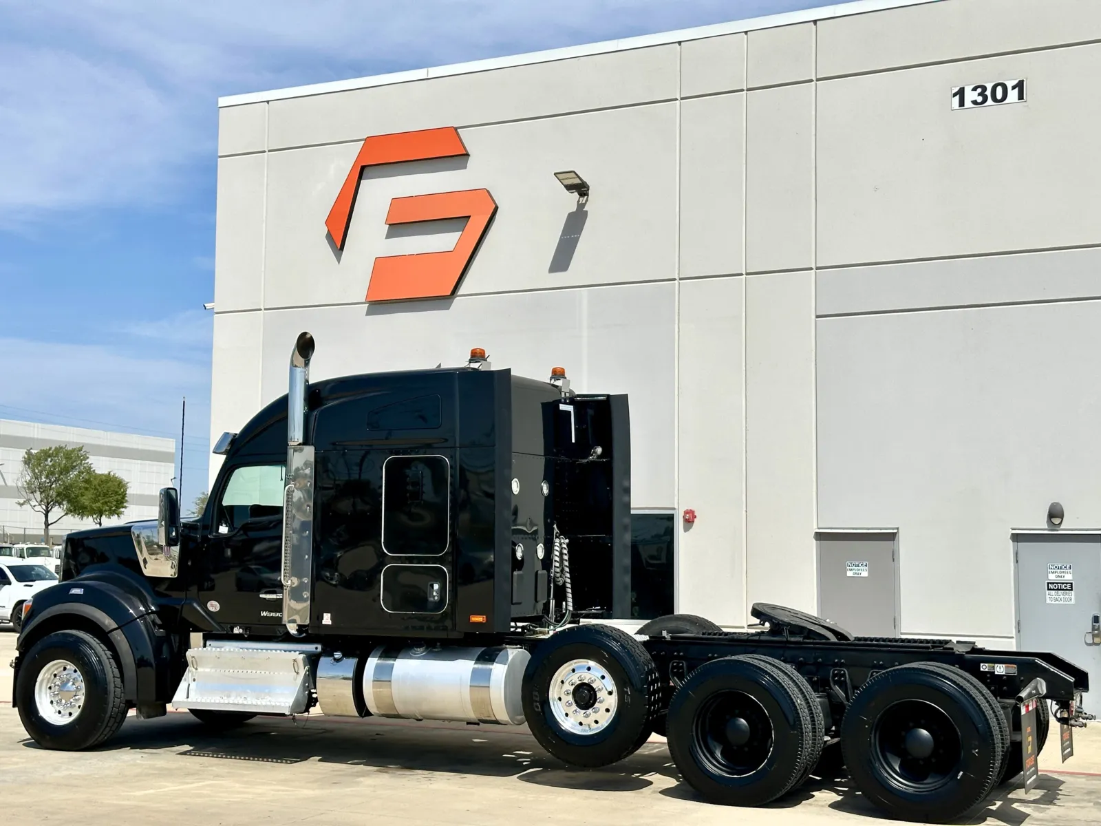 2025 Kenworth W990 in Hutchins, TX — photo 6