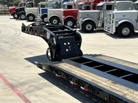 More photos of 2024 FONTAINE R G N at Forge Truck Centers - Texas, TX