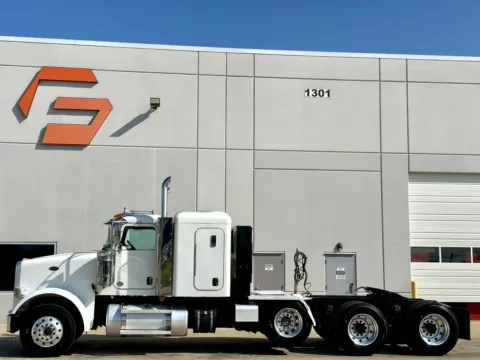 More photos of 2015 PETERBILT 367 at Forge Truck Centers - Texas, TX