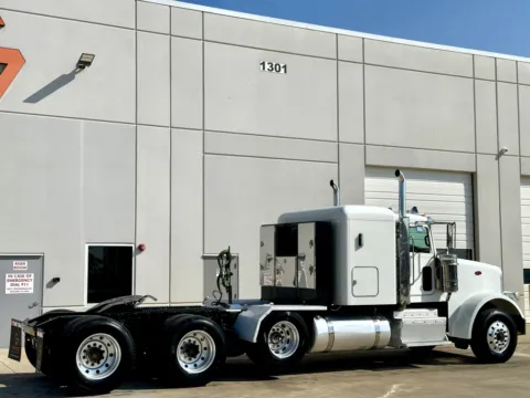 More photos of 2015 PETERBILT 367 at Forge Truck Centers - Texas, TX