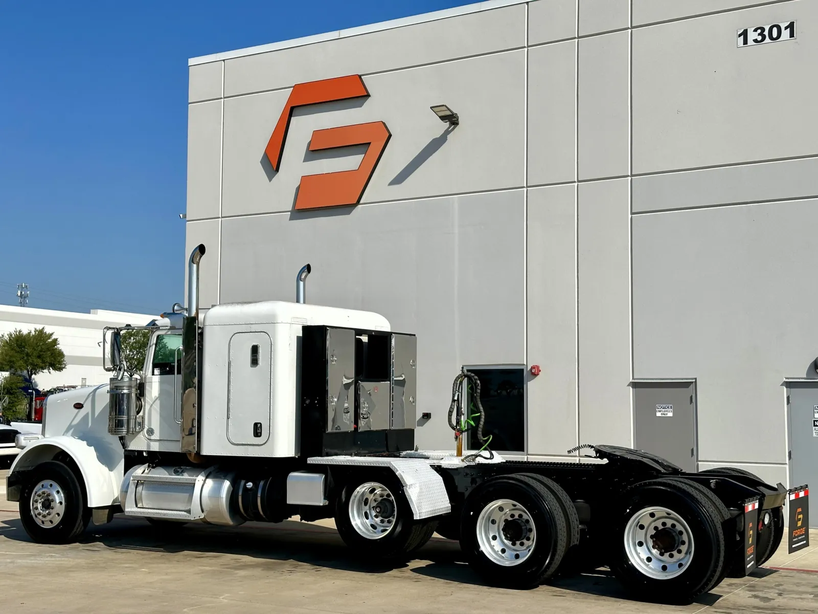 2015 Peterbilt 367 in Hutchins, TX — photo 6