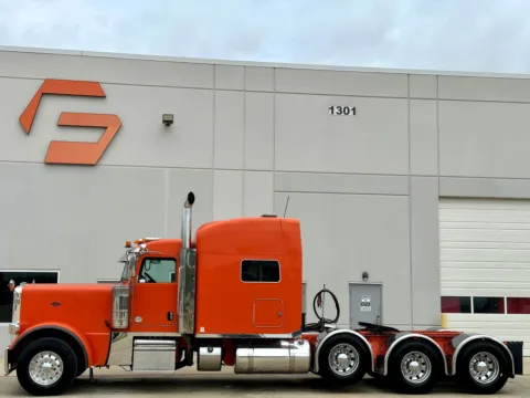 More photos of 2020 PETERBILT 389 at Forge Truck Centers - Texas, TX