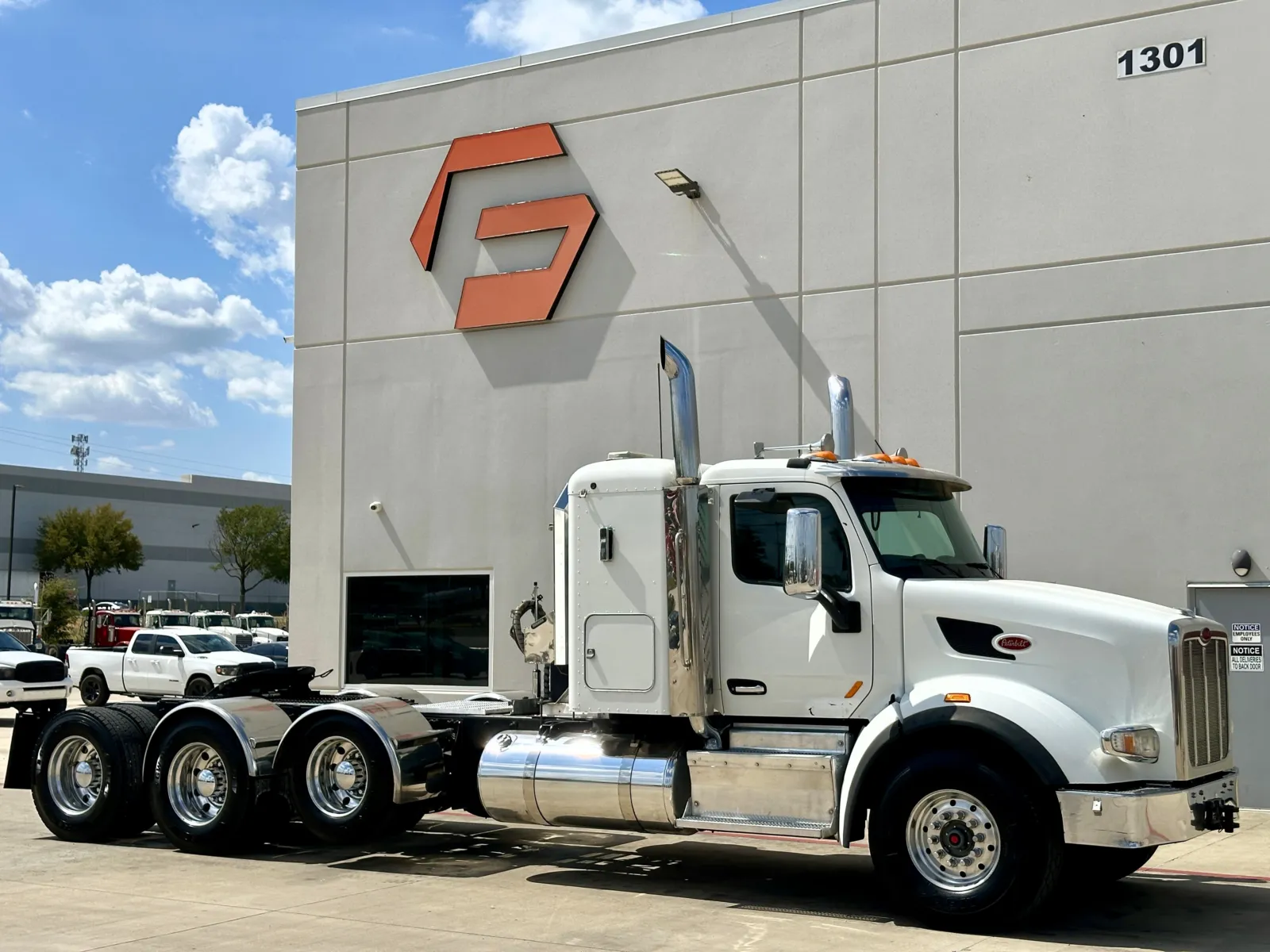 2015 Peterbilt 567 in Hutchins, TX