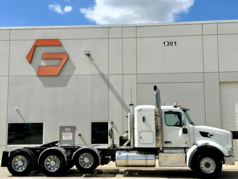 Another view of 2015 PETERBILT 567 for sale in Hutchins, TX at Forge Truck Centers - Texas