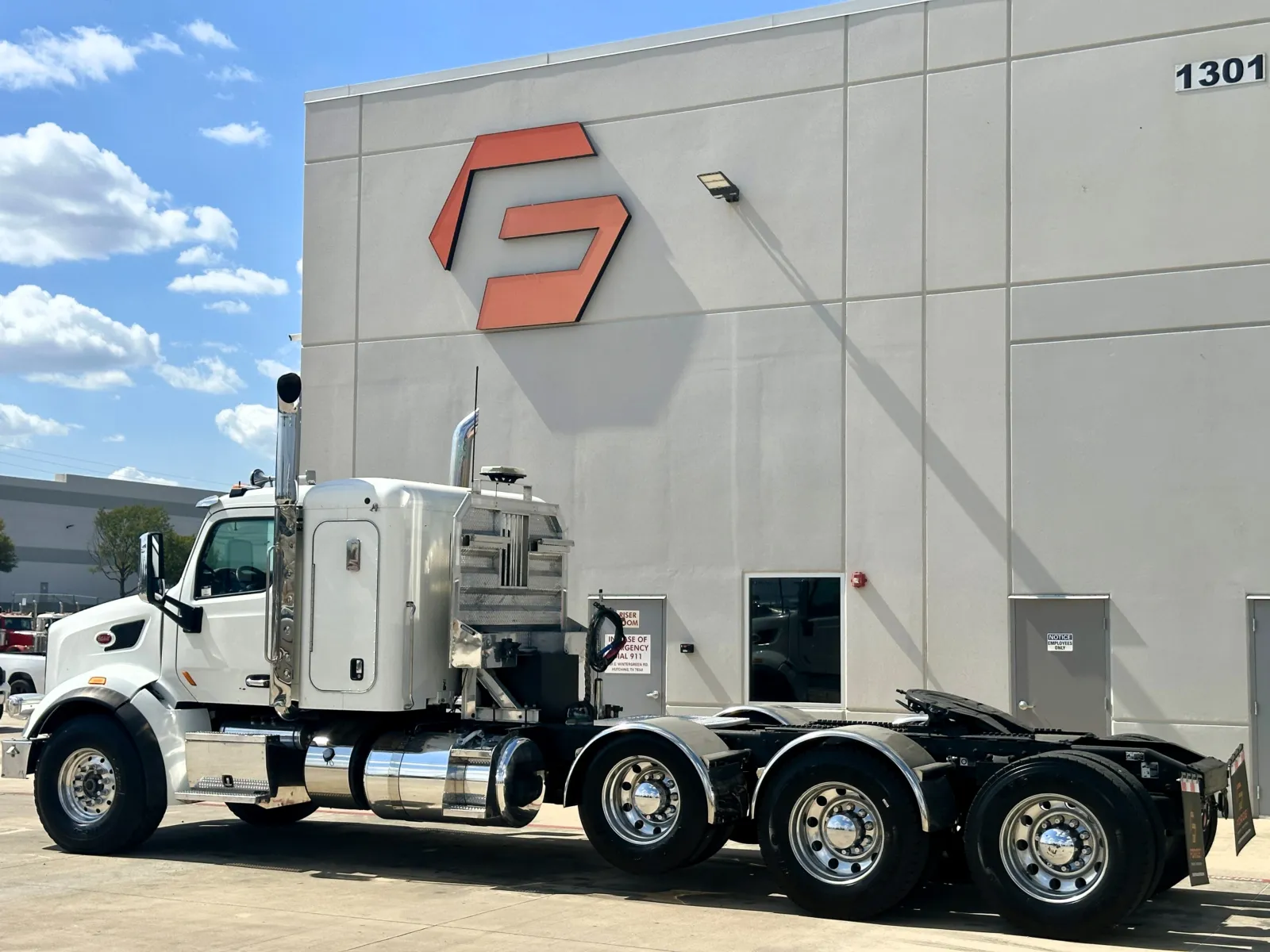 2015 Peterbilt 567 in Hutchins, TX — photo 6