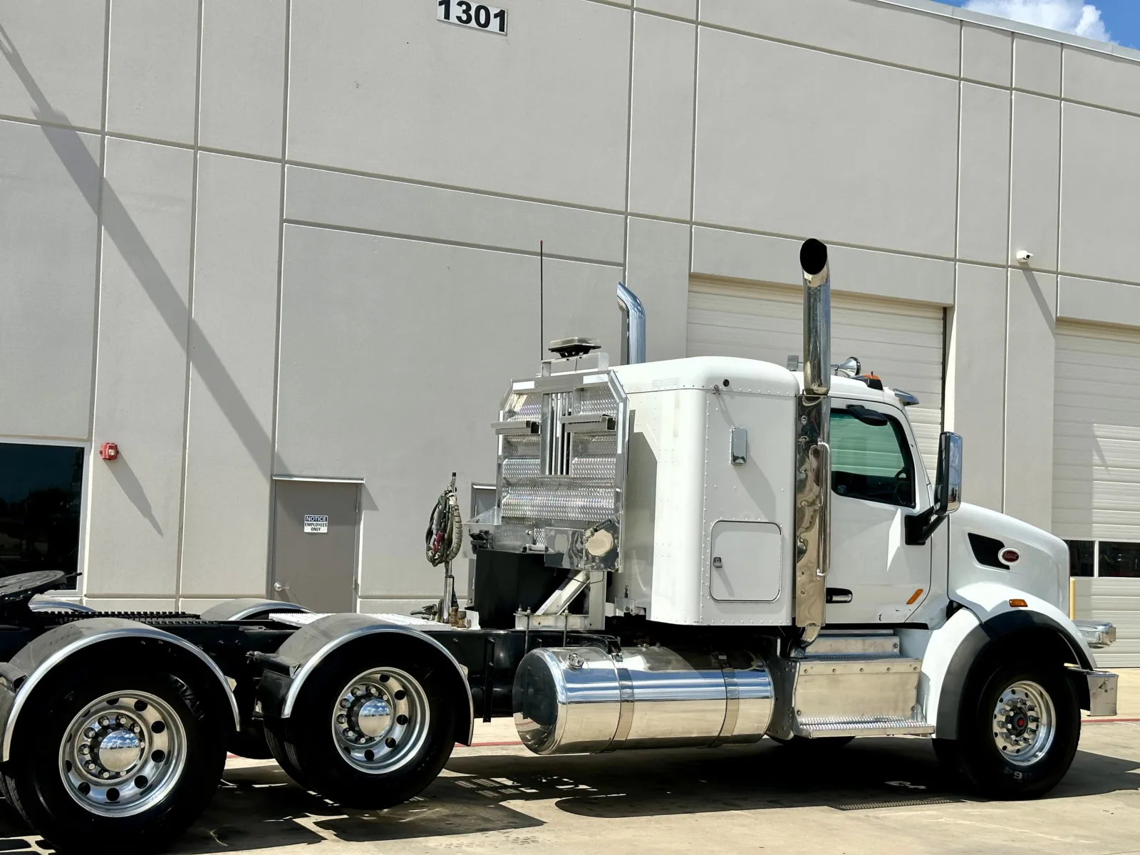 2015 Peterbilt 567 in Hutchins, TX — photo 7