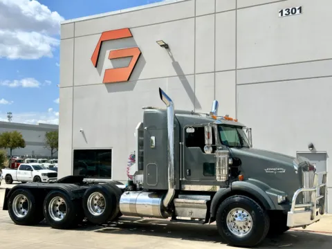 2006 KENWORTH T800 for sale in Hutchins, TX