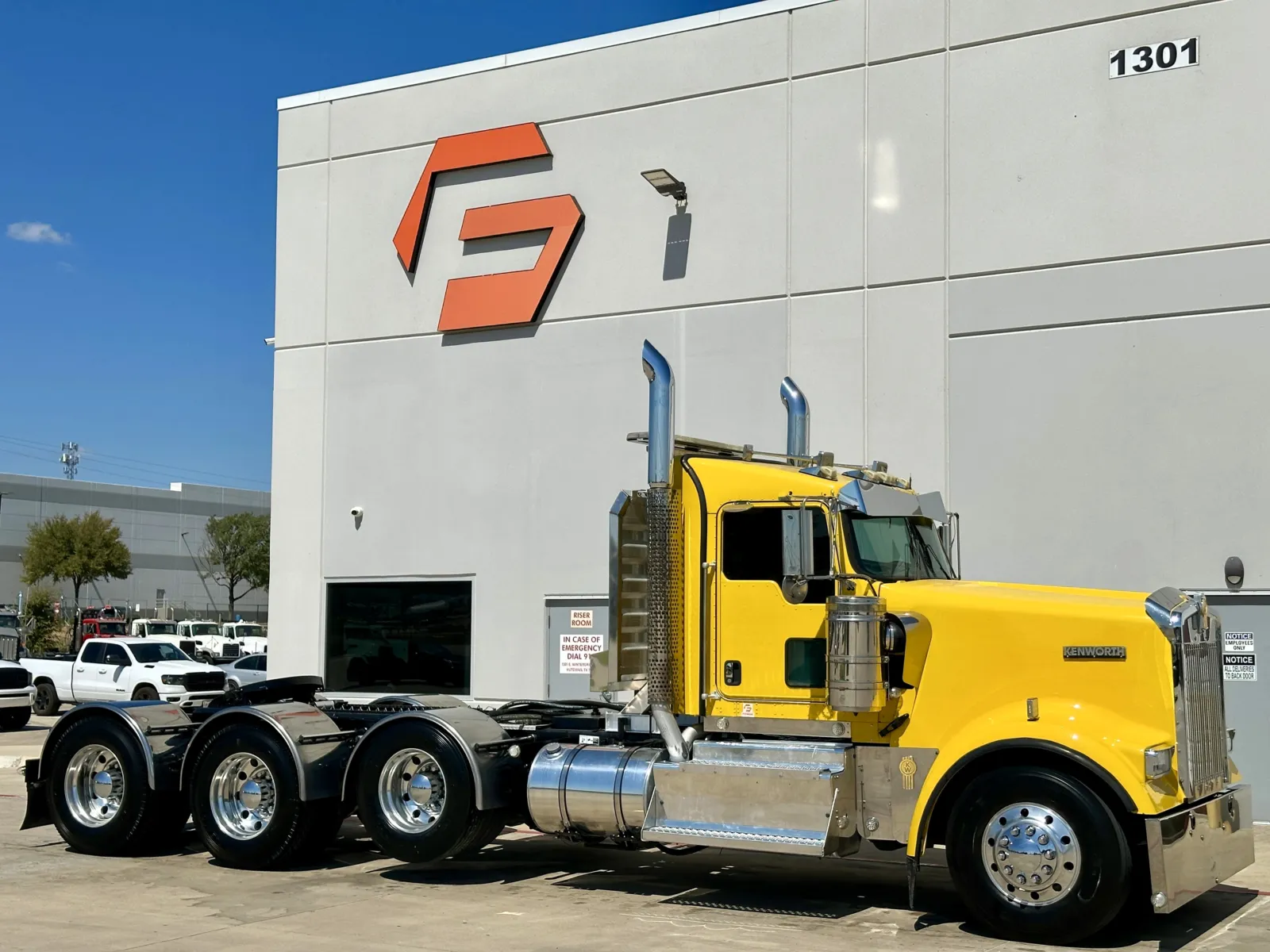 2017 KENWORTH W900 for sale in Hutchins, TX
