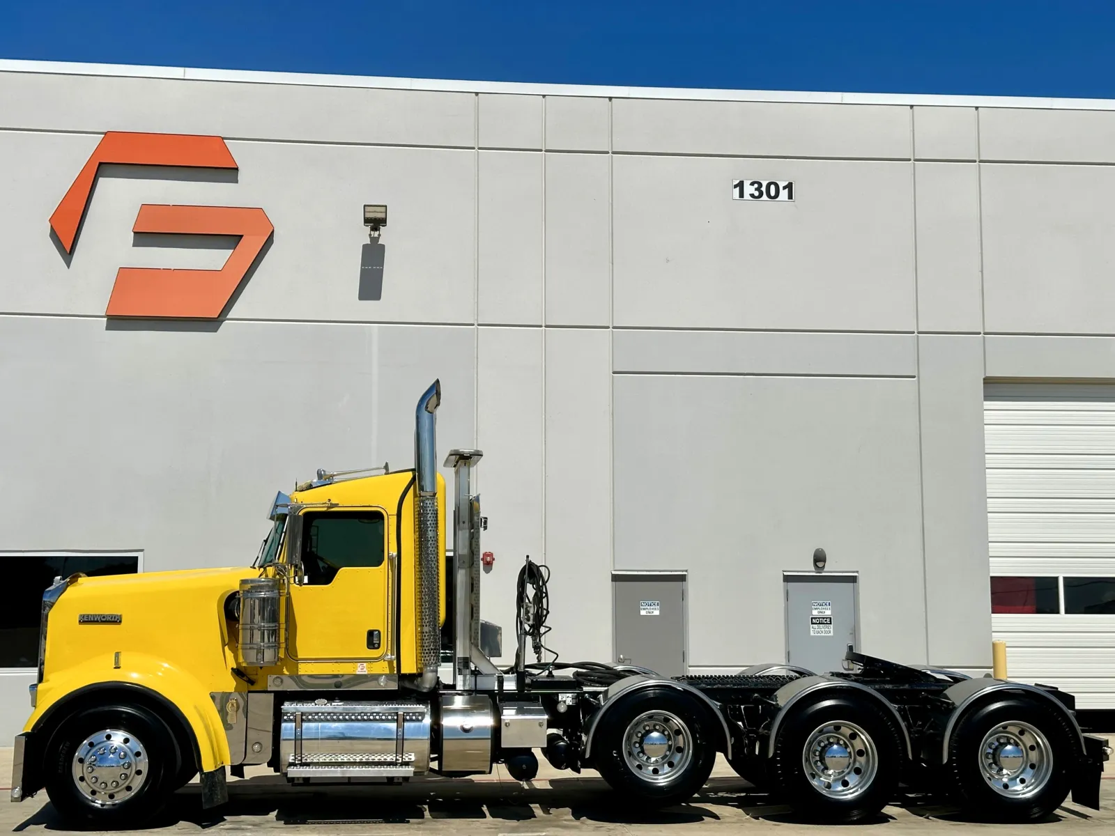 2017 Kenworth W900 in Hutchins, TX — photo 4