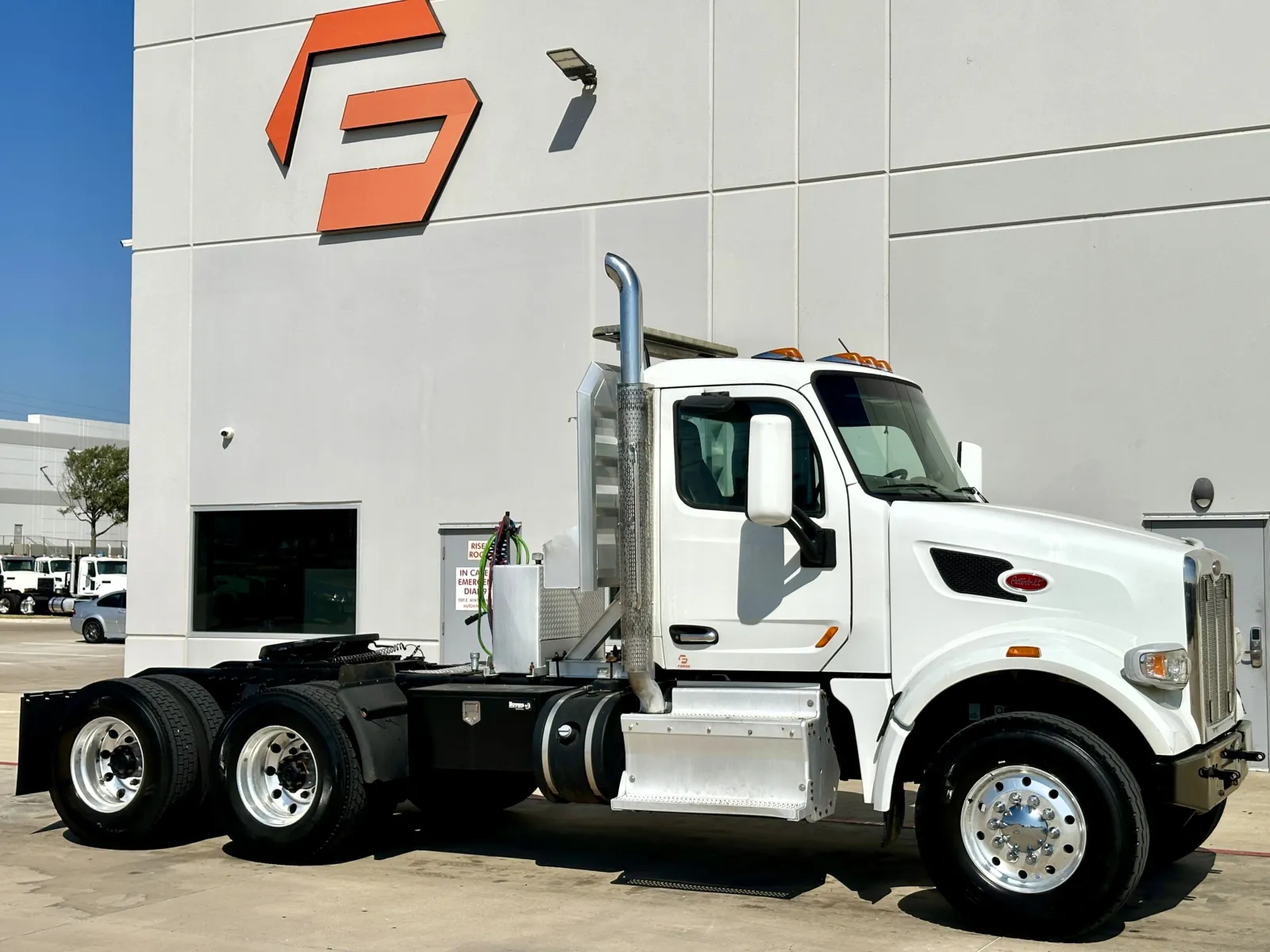2016 PETERBILT 567 for sale in Hutchins, TX