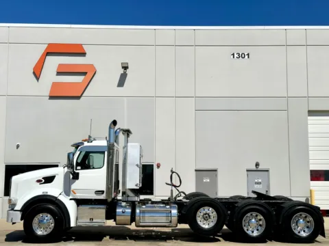 More photos of 2016 PETERBILT 567 at Forge Truck Centers - Texas, TX