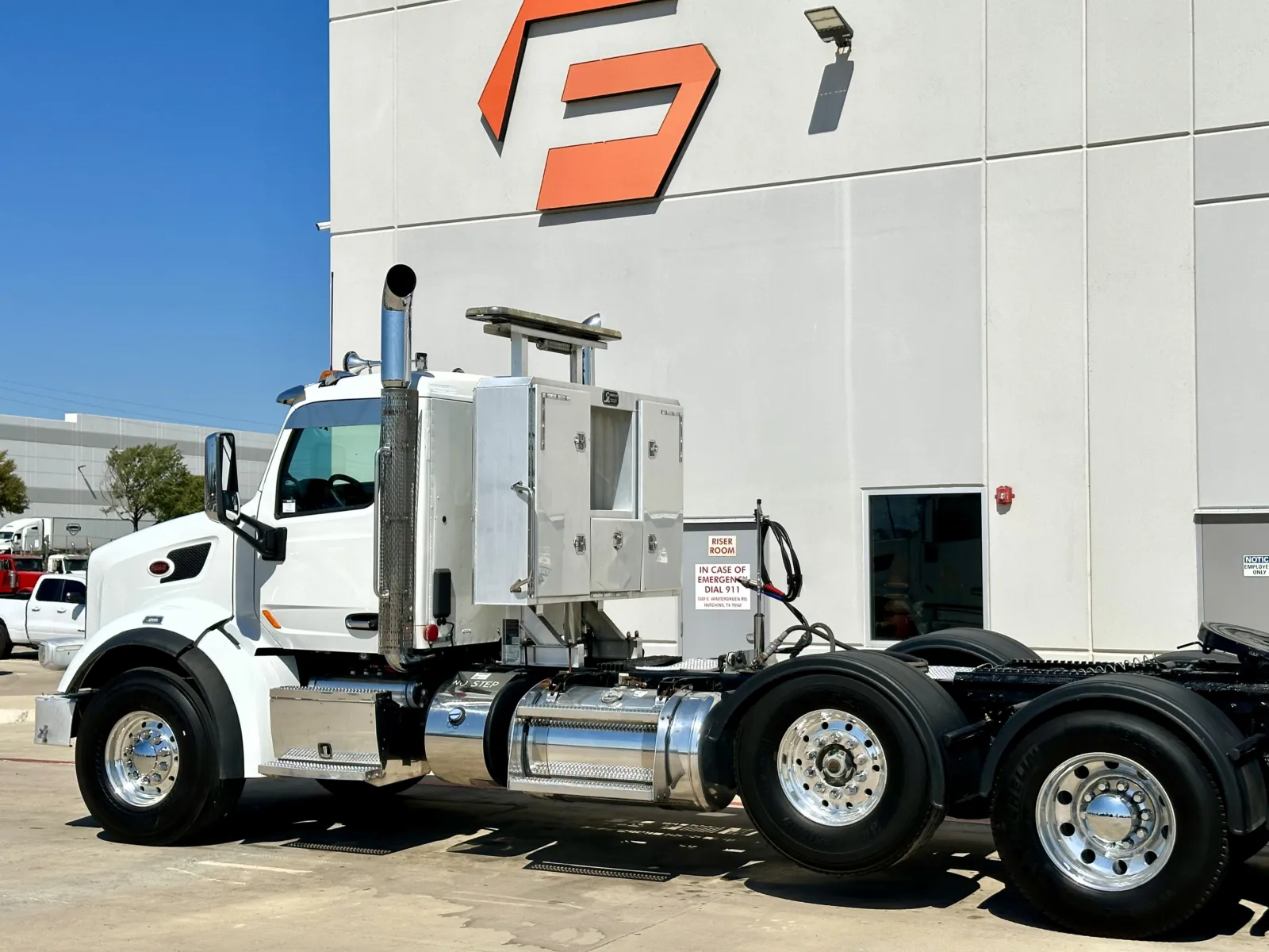 2016 Peterbilt 567 in Hutchins, TX — photo 8