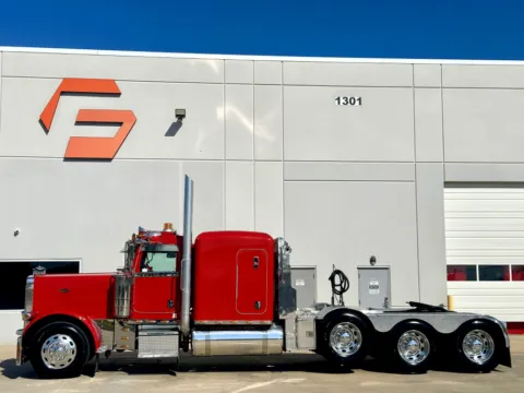 More photos of 2007 PETERBILT 379 at Forge Truck Centers - Texas, TX