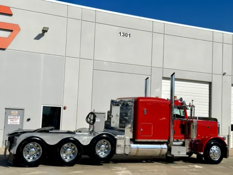 More photos of 2007 PETERBILT 379 at Forge Truck Centers - Texas, TX