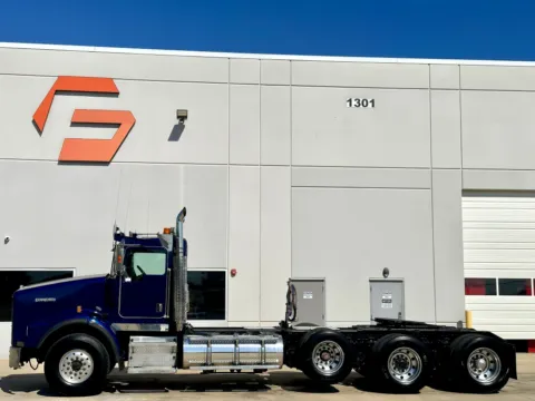 More photos of 2003 KENWORTH T800 at Forge Truck Centers - Texas, TX