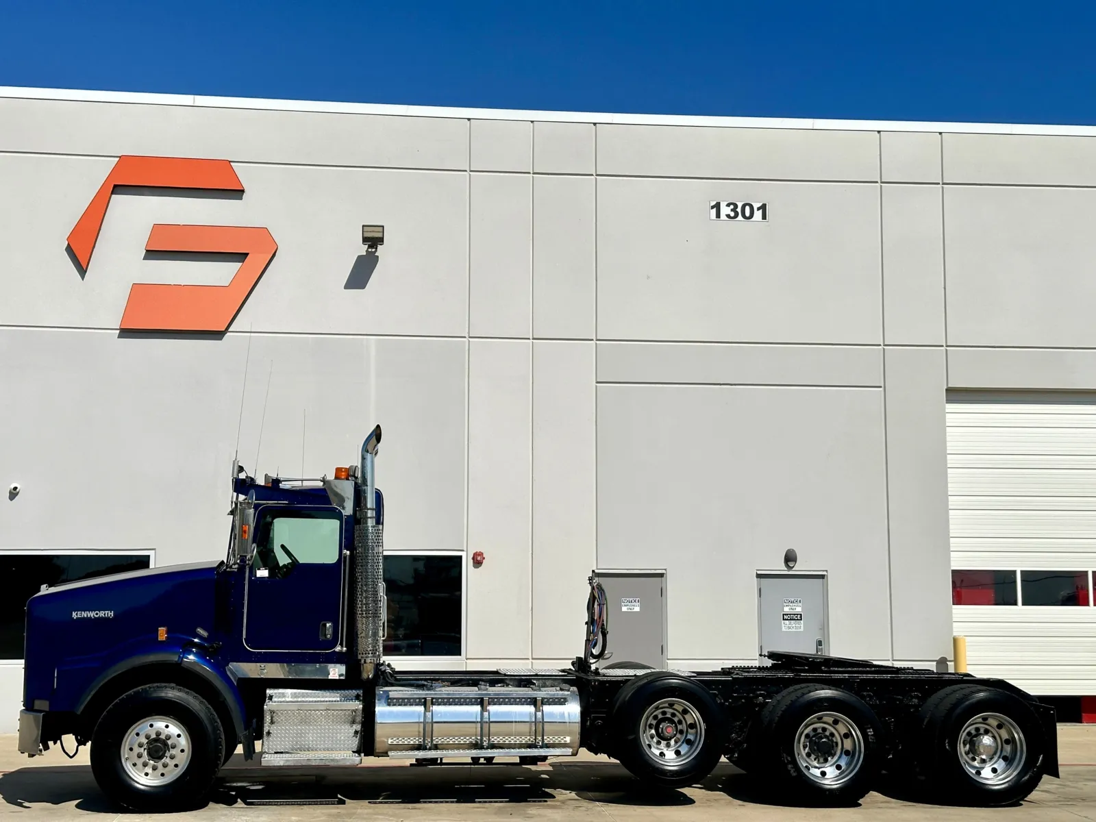 2003 Kenworth T800 in Hutchins, TX — photo 4