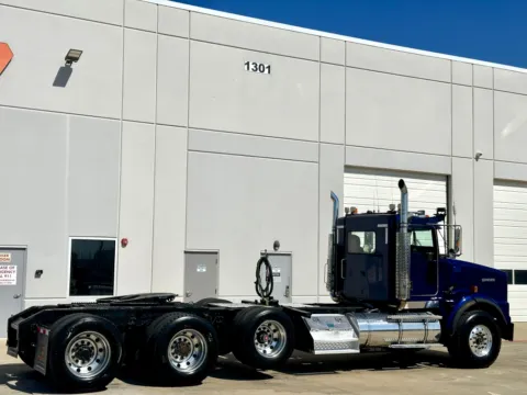 More photos of 2003 KENWORTH T800 at Forge Truck Centers - Texas, TX