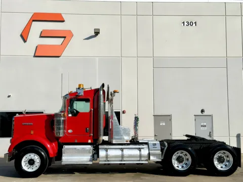 More photos of 2011 KENWORTH W900 at Forge Truck Centers - Texas, TX