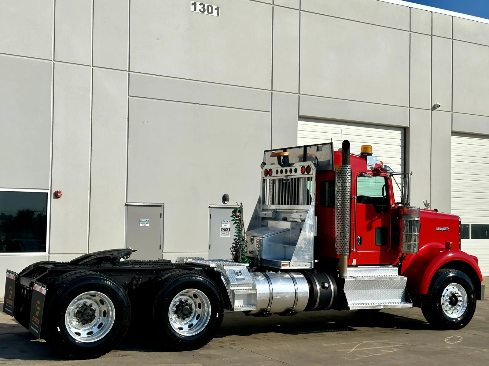 2011 Kenworth W900 in Hutchins, TX — photo 5