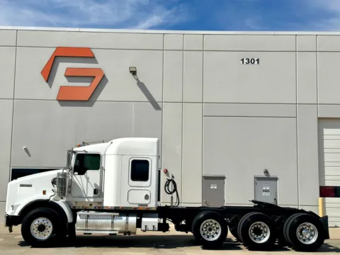 More photos of 2007 KENWORTH T800 at Forge Truck Centers - Texas, TX