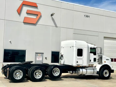More photos of 2007 KENWORTH T800 at Forge Truck Centers - Texas, TX
