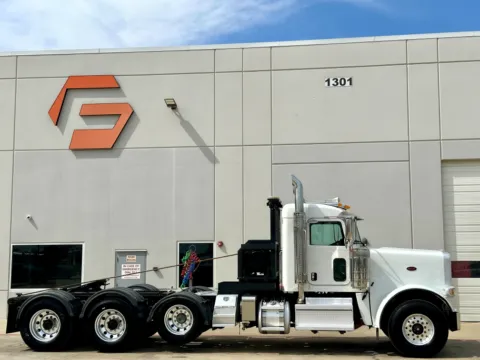Another view of 2020 PETERBILT 389 for sale in Hutchins, TX at Forge Truck Centers - Texas