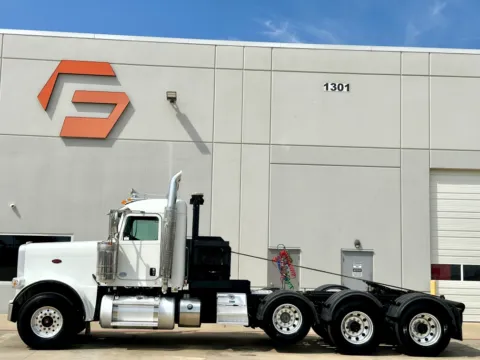 More photos of 2020 PETERBILT 389 at Forge Truck Centers - Texas, TX