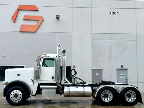 More photos of 2008 PETERBILT 388 at Forge Truck Centers - Texas, TX