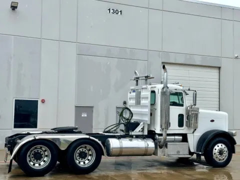 More photos of 2008 PETERBILT 388 at Forge Truck Centers - Texas, TX