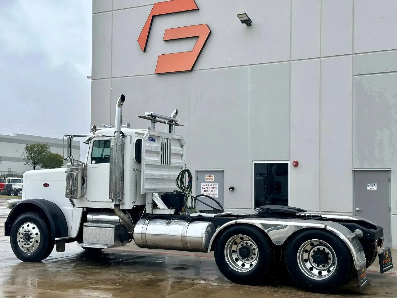2008 Peterbilt 388 in Hutchins, TX — photo 6