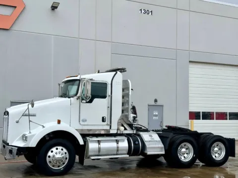 Photos of 2013 KENWORTH T800 for sale in Hutchins, TX at Forge Truck Centers - Texas