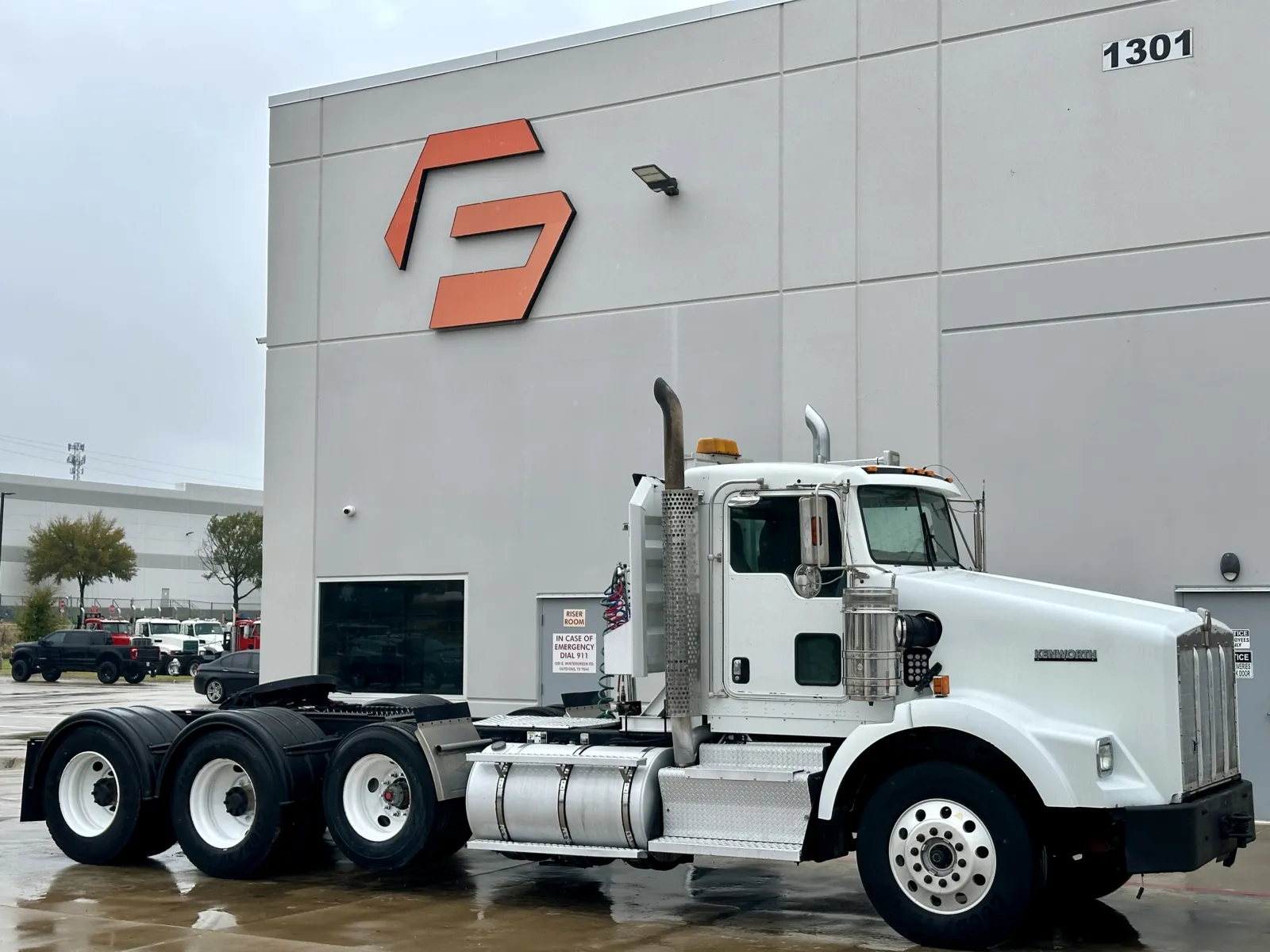2012 KENWORTH T800 for sale in Hutchins, TX
