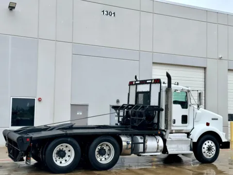 More photos of 2012 KENWORTH T800 at Forge Truck Centers - Texas, TX