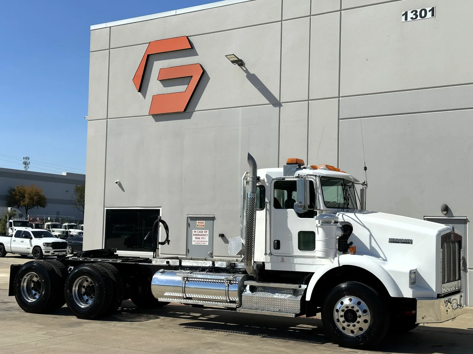 2006 KENWORTH T800 for sale in Hutchins, TX