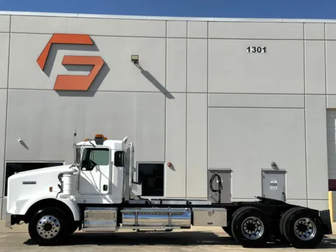 More photos of 2006 KENWORTH T800 at Forge Truck Centers - Texas, TX