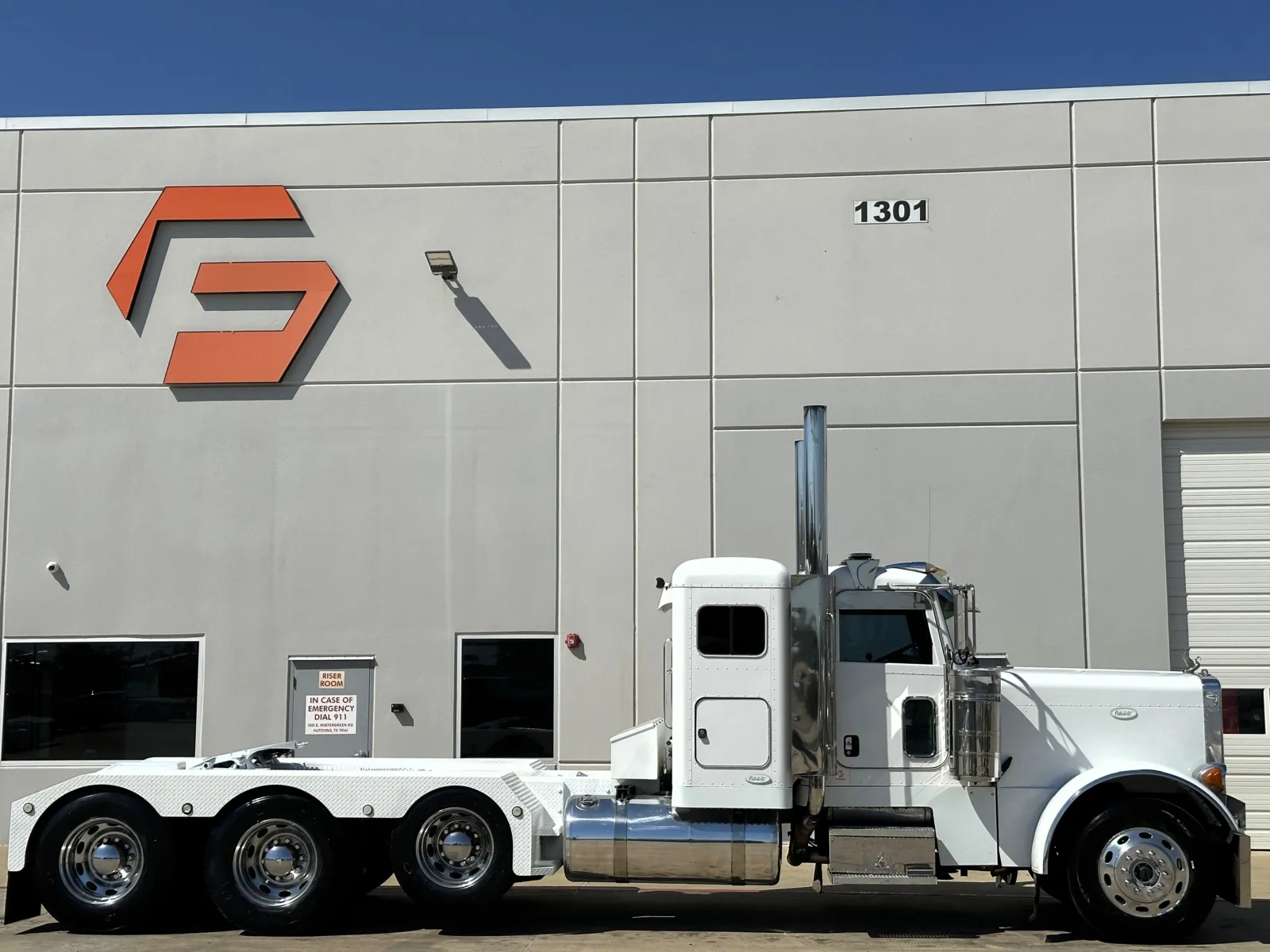 2007 Peterbilt 379 in Hutchins, TX — photo 3