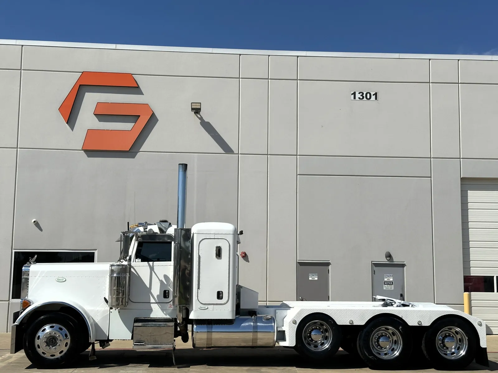 2007 Peterbilt 379 in Hutchins, TX — photo 4