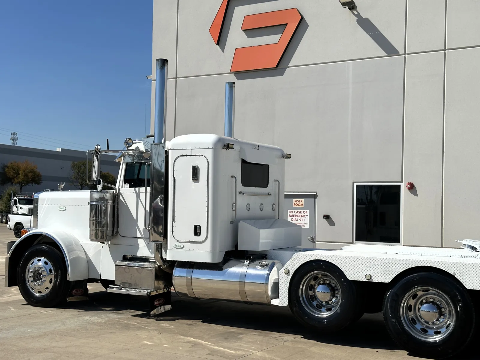 2007 Peterbilt 379 in Hutchins, TX — photo 8