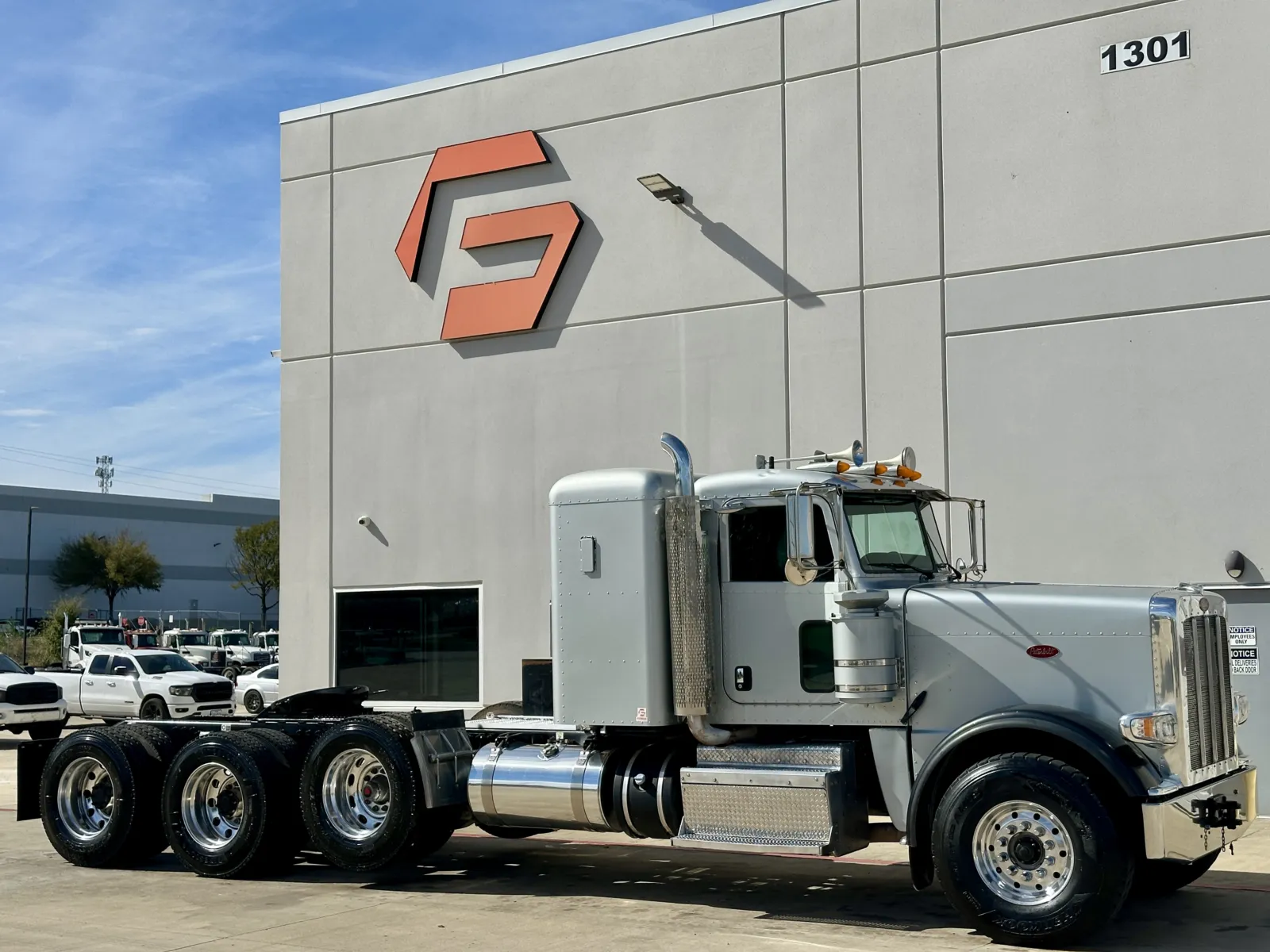 2013 PETERBILT 388 for sale in Hutchins, TX