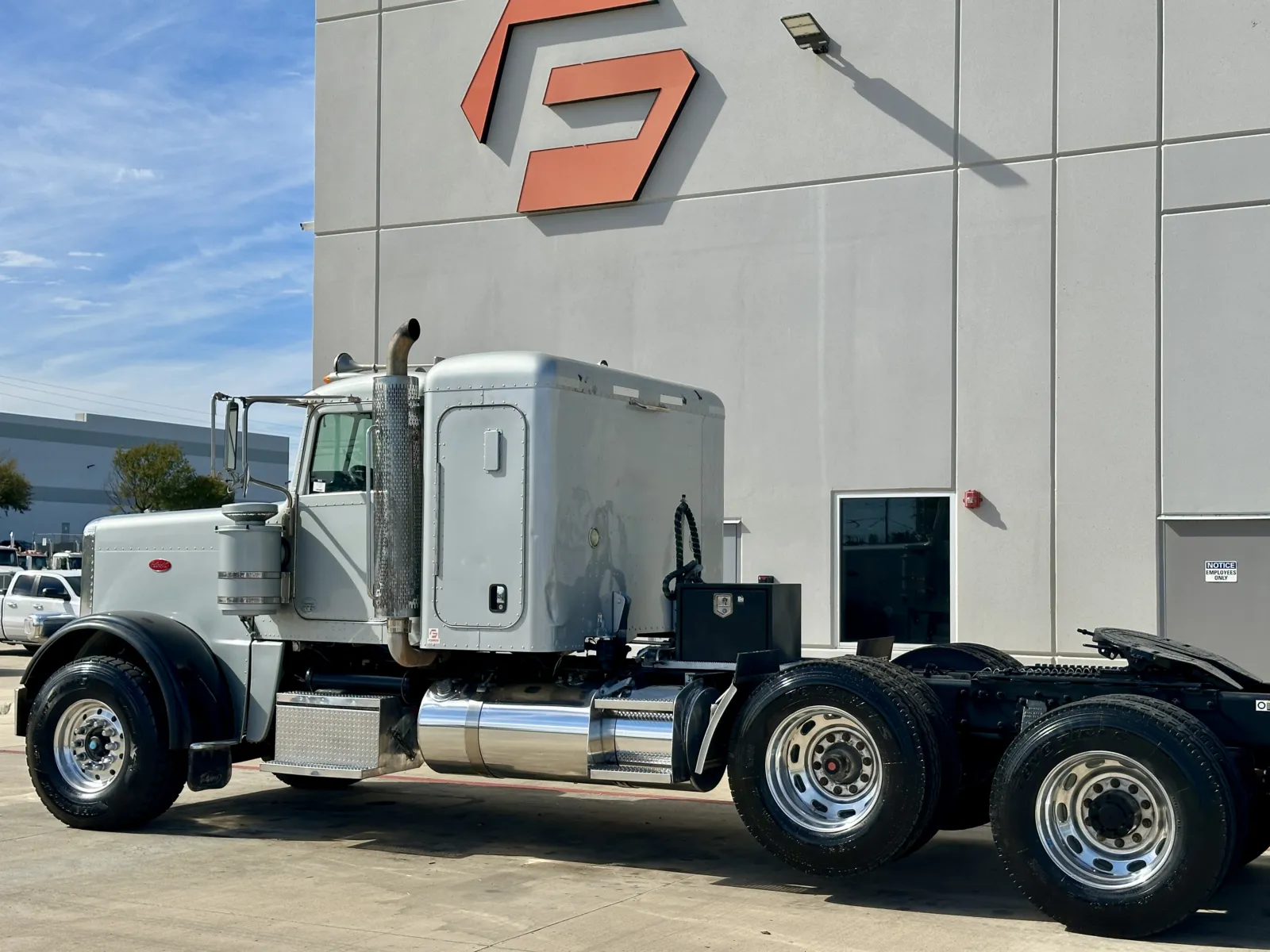 2013 Peterbilt 388 in Hutchins, TX — photo 8