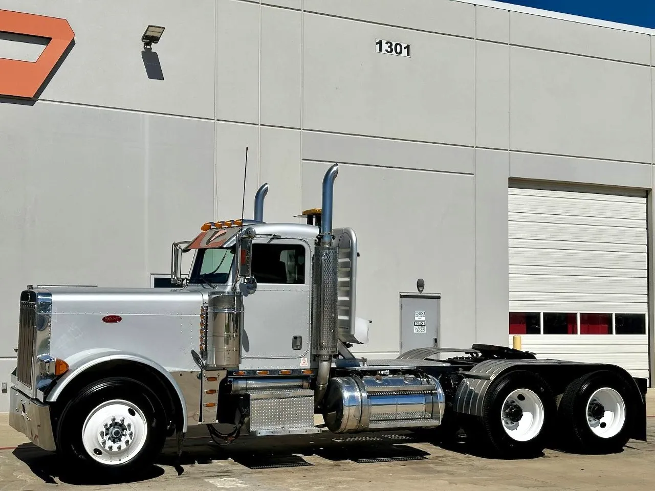 2005 Peterbilt 379 in Hutchins, TX — photo 2