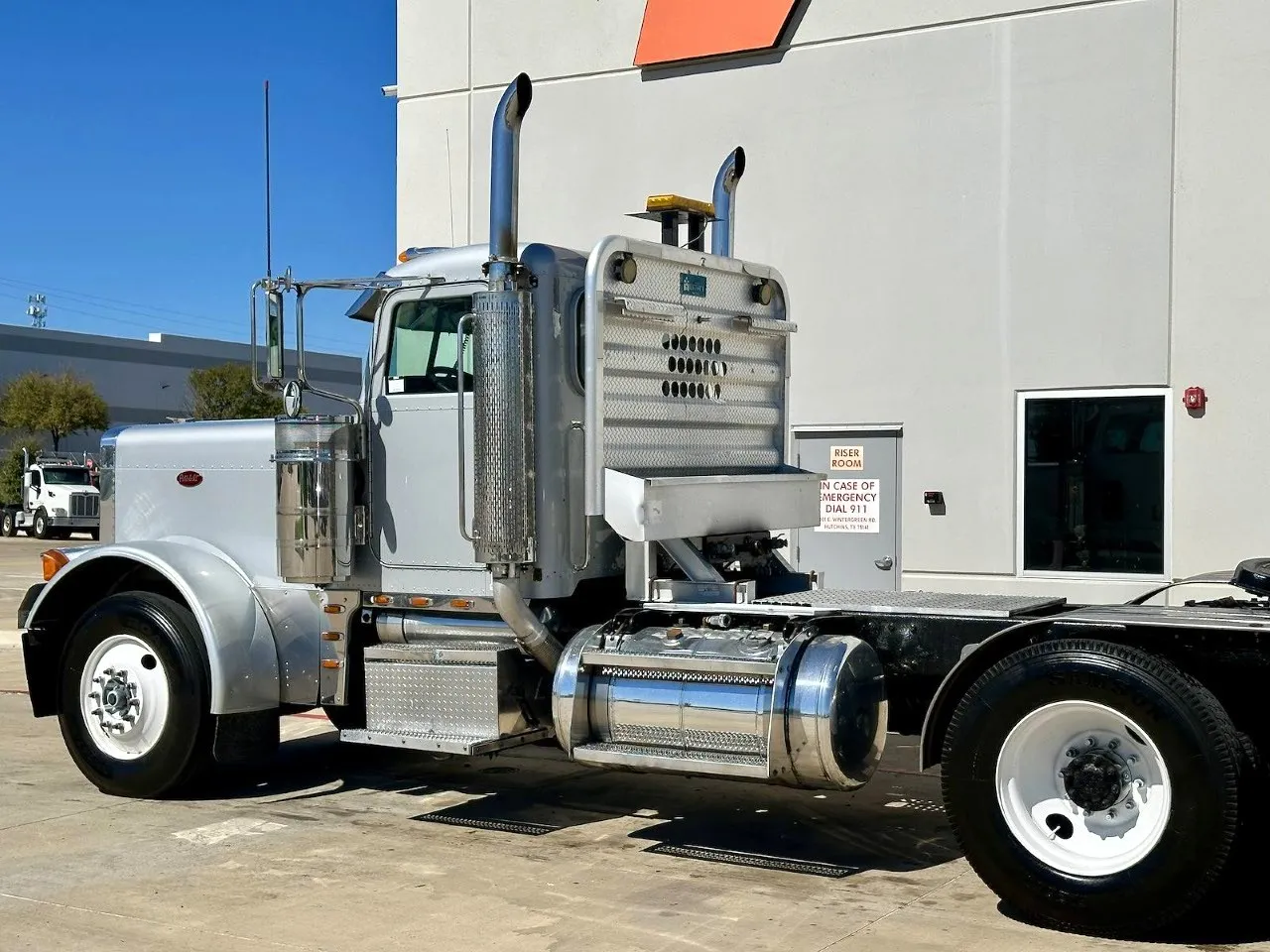 2005 Peterbilt 379 in Hutchins, TX — photo 8