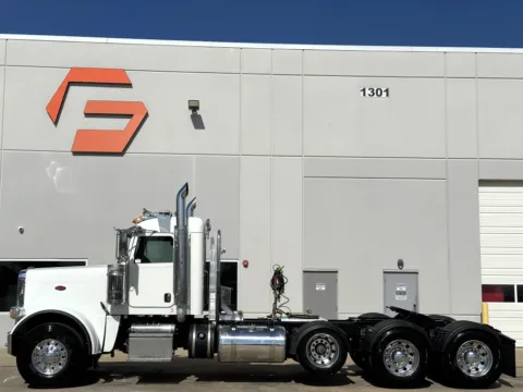 More photos of 2019 PETERBILT 389 at Forge Truck Centers - Texas, TX