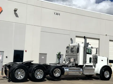 More photos of 2019 PETERBILT 389 at Forge Truck Centers - Texas, TX