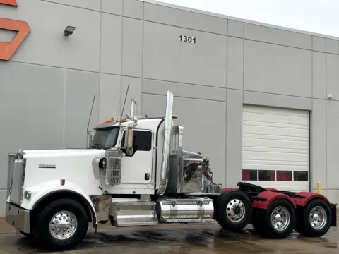 Photos of 2019 KENWORTH W900 for sale in Hutchins, TX at Forge Truck Centers - Texas