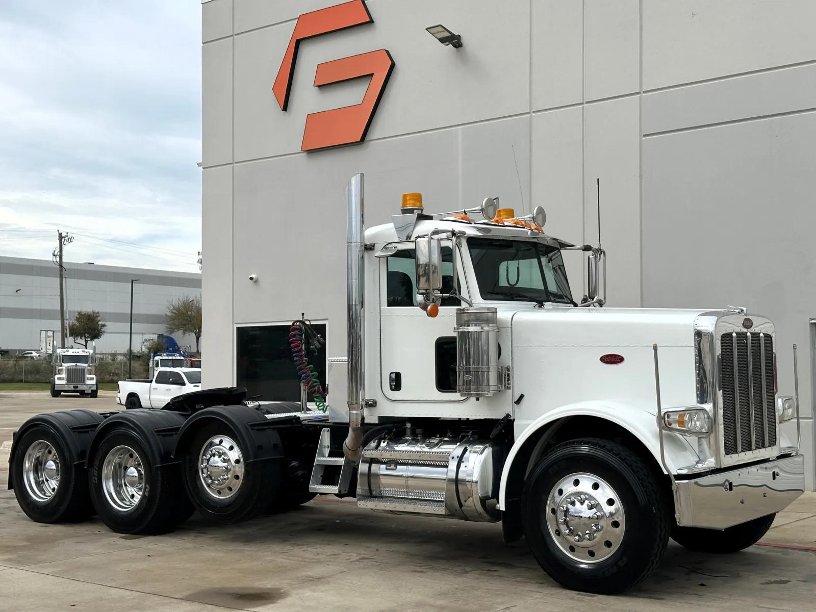 2017 PETERBILT 389 for sale in Hutchins, TX