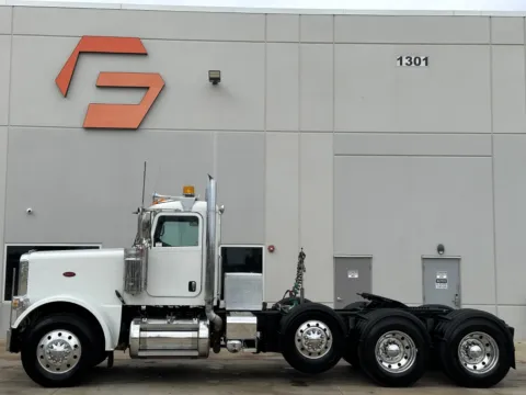 More photos of 2017 PETERBILT 389 at Forge Truck Centers - Texas, TX