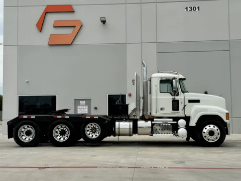 Another view of 2015 MACK CHU613 for sale in Hutchins, TX at Forge Truck Centers - Texas